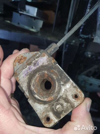 Замок капота на шевроле авео 2011г