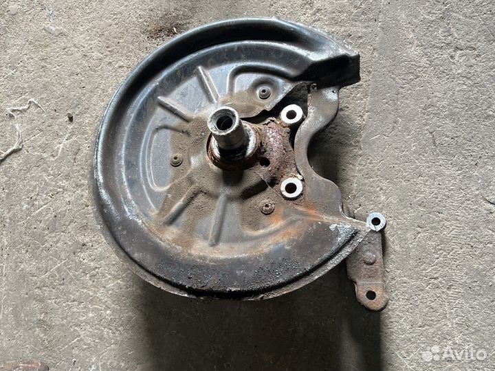 Поворотный кулак задний левый передний привод 32мм