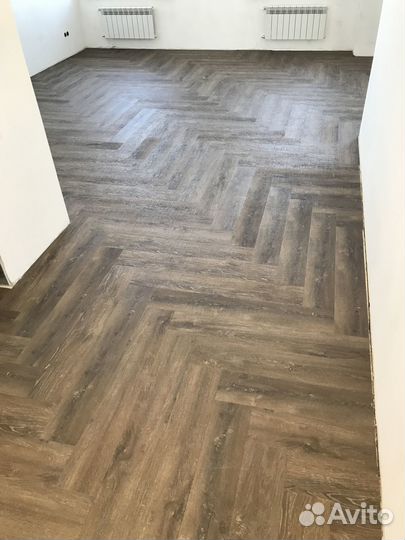 Профессиональная укладка кварцвиниловой плитки