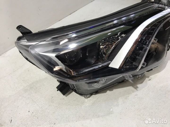 Фара правая Toyota Rav4 45 2015