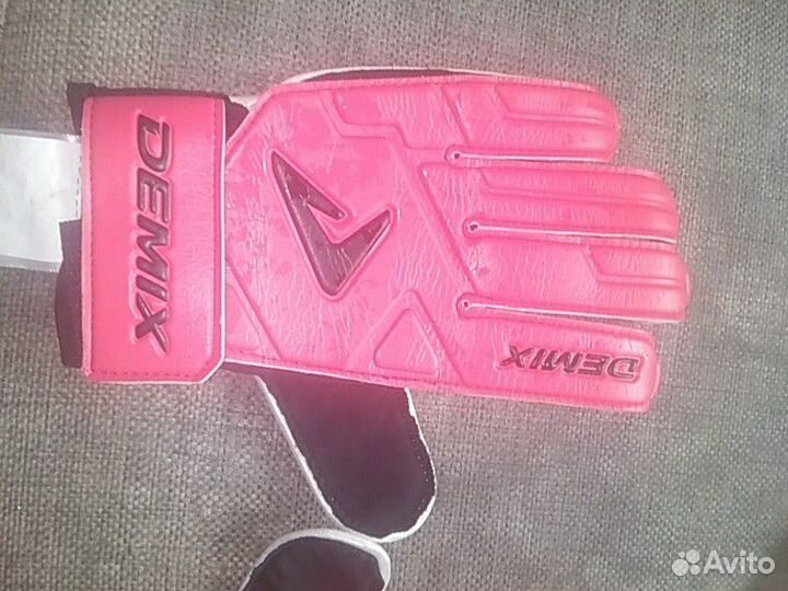 Вратарские перчатки