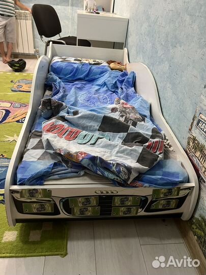 Детская кровать и шкаф