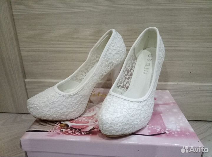 Туфли белые