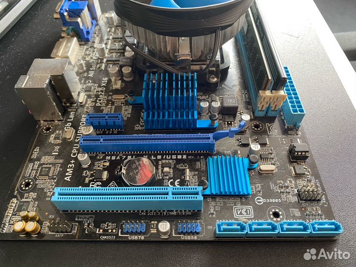 Материнская плата с процессором и оперативной памя