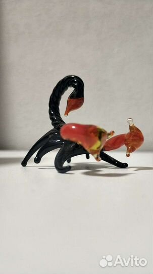 Скорпион стекло статуэтка