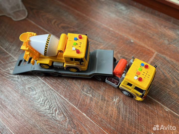 Грузовик и бетономешалка со звукои и светом