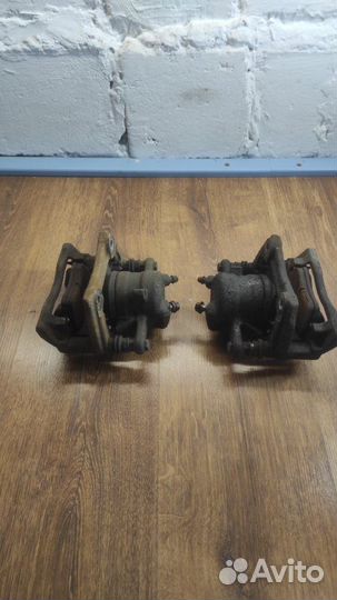 Суппорт тормозной передний Nissan Note хэтчбек