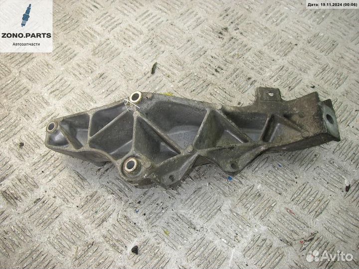 Кронштейн двигателя опорный 1137015 на BMW 3 E36 (1991-2000)