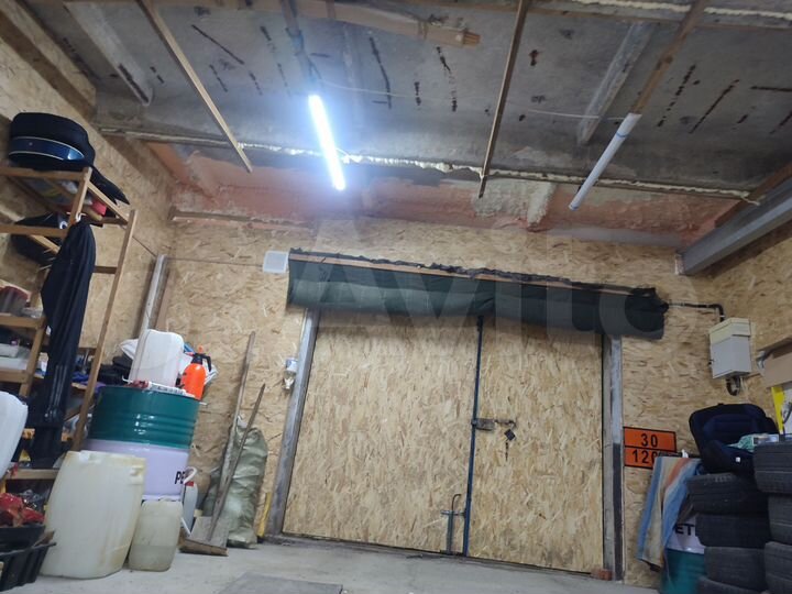 Гараж, > 30 м²