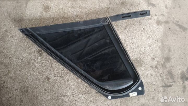 Форточка двери передняя правая Citroen C4