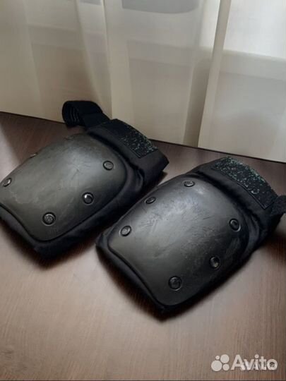 Наколенники