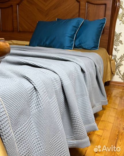 Покрывало на кровать новое