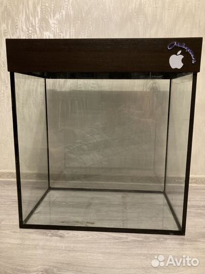 Аквариум с крышкой освещения