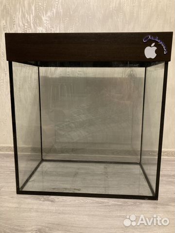 Аквариум с крышкой освещения