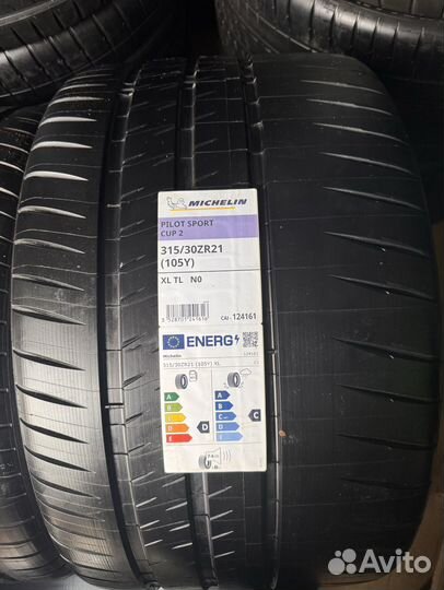 Michelin Pilot Sport Cup 2 315/30 R21 и 255/35 R20 105Y