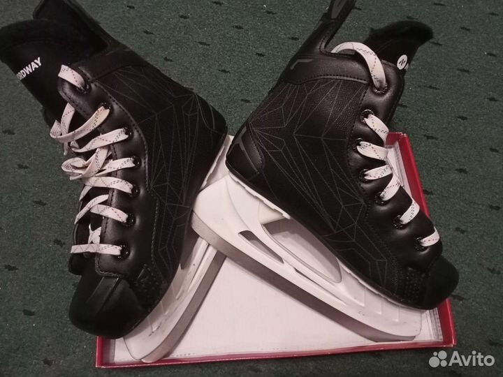 Коньки хоккейные 36 размер