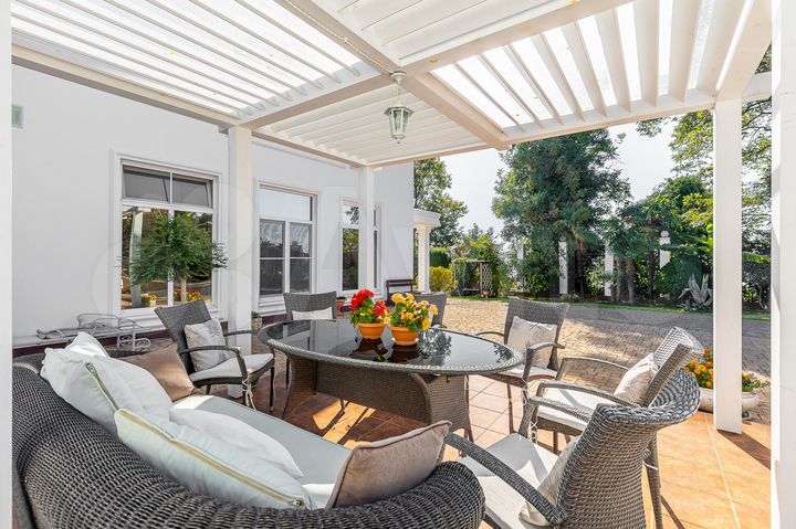 Дом 310 м² на участке 10 сот.