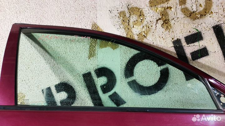 Стекло передней правой двери Toyota Avensis I