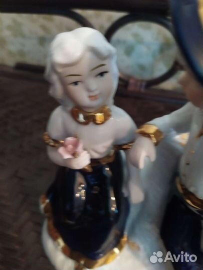 Винтажная фарфоровая статуэтка