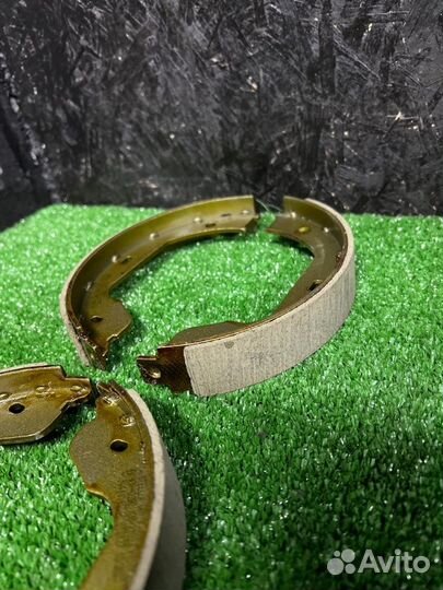 Тормозные колодки ручника заднее Bmw 5-Series