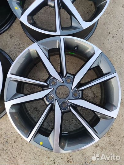 Новые комплект литых дисков Geely Coolray R17