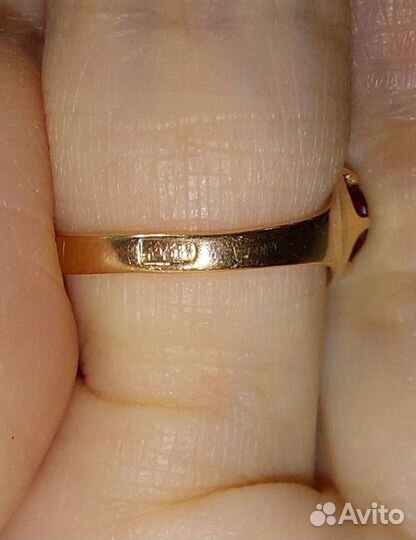 Золотое кольцо с корундом рубином СССР