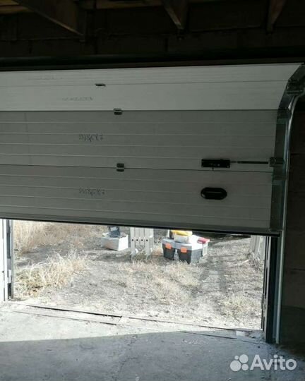 Секционные ворота