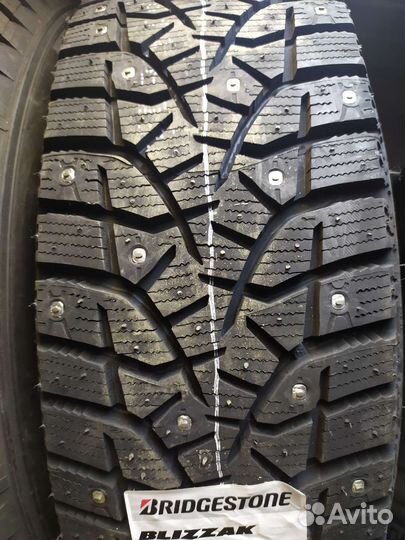 Bridgestone Blizzak Spike-02 215/55 R17