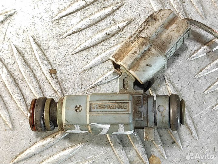 Форсунка двигателя Kia Magentis 2000-2005