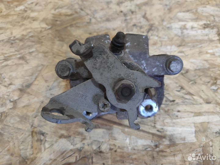 Суппорт задний правый Renault Megane 3, Fluence