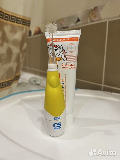 Зубная щетка электрическая детская и 3 щетки