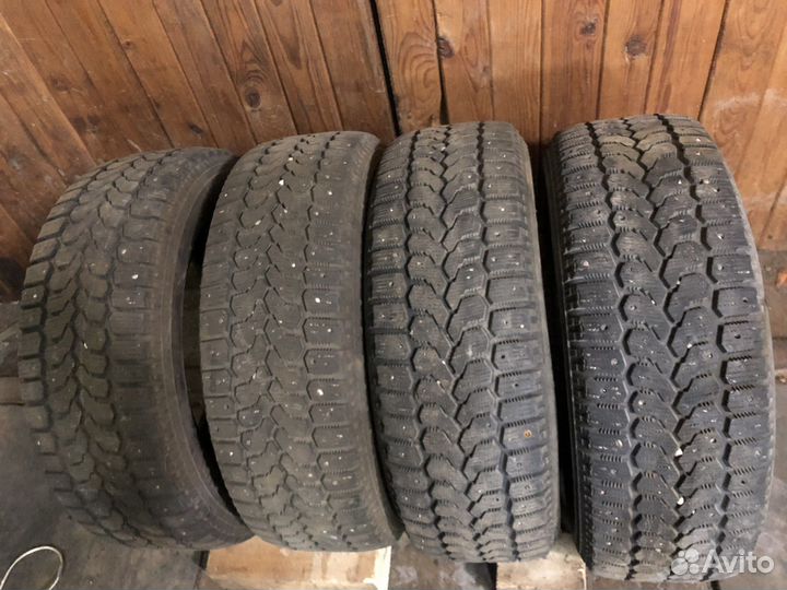 Yokohama Ice Guard F700Z 215/60 R17