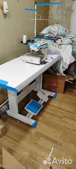 Швейная машинка оверлок пятинитка jack