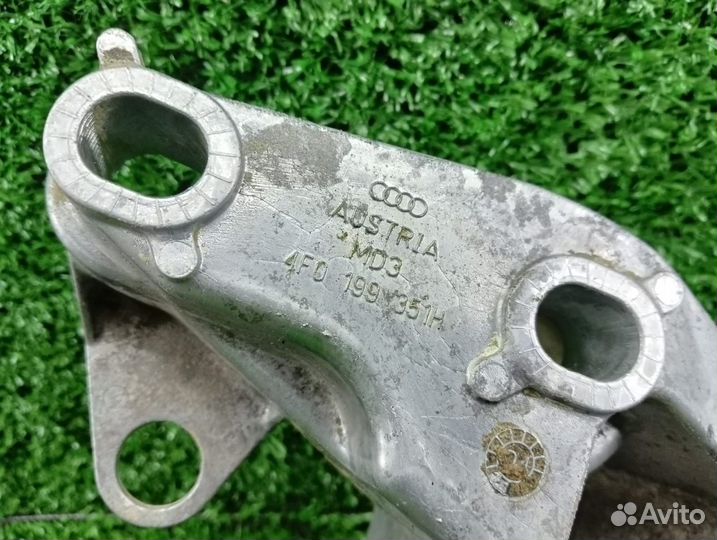 Кронштейн опоры двс левый Audi A6 C6 4F