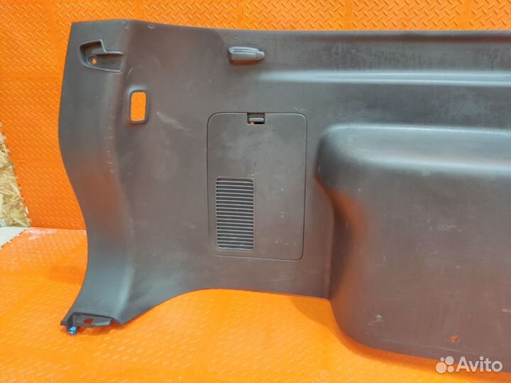 Обшивка багажника задняя левая Mitsubishi Pajero