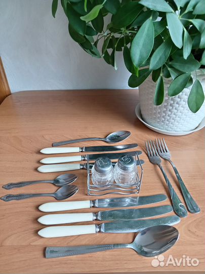 Ножи, ложки, вилки, солонки