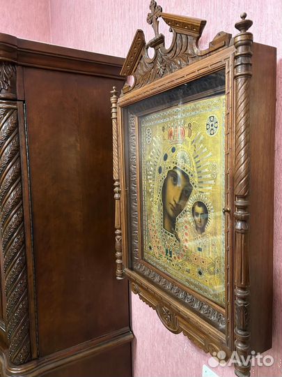 Старинная икона Богородица 53*44 см. в киоте