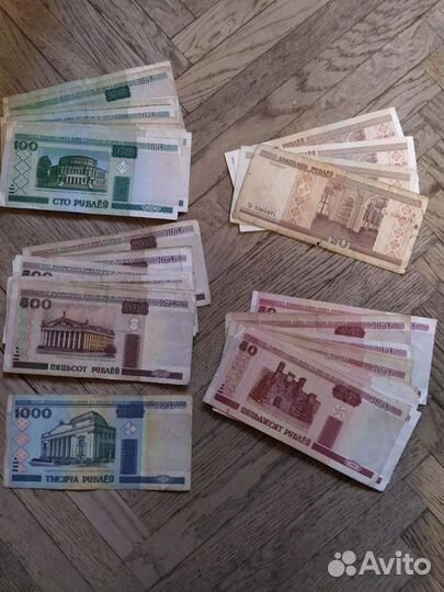 Много банкнот
