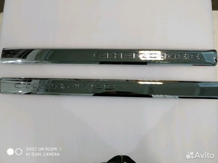 Молдинг хром двери Jeep Cherokee 2008г