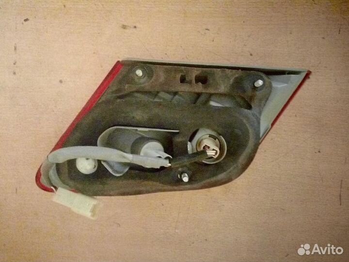 Фонарь задний внутренний правый правый Toyota