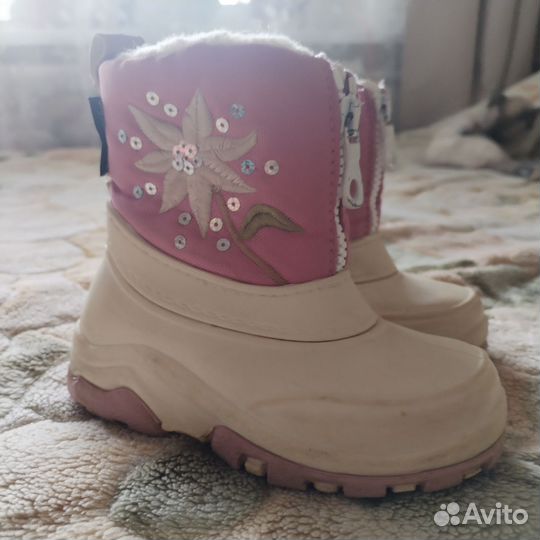 Отдам зимнюю обувь для девочки