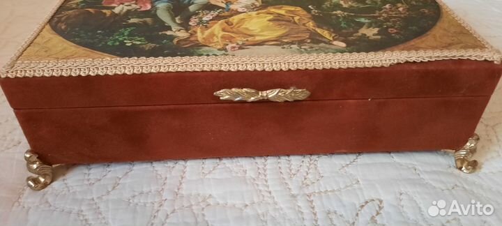 Шкатулка винтажная музыкальная с гобеленом