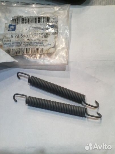 Пружина троса ручника на opel
