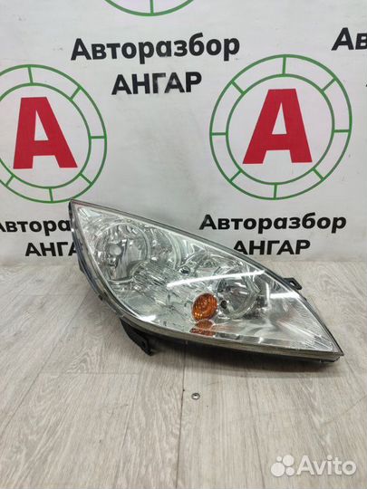 Фара передняя правая Mitsubishi Colt Z34A 4A90