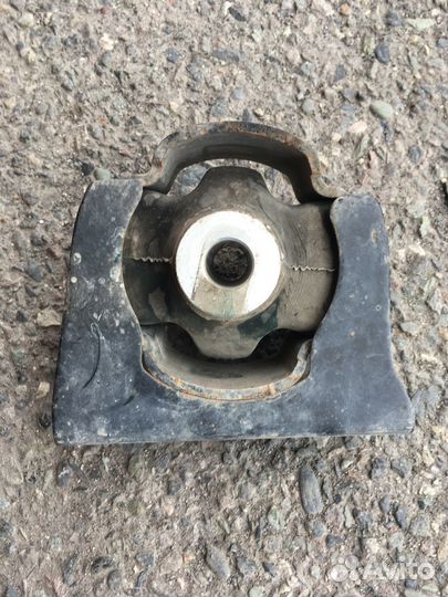 Передняя подушка двигателя toyota RAV 4 2011 г