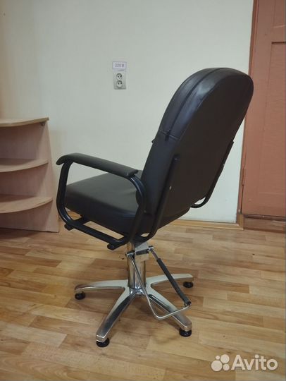 Парикмахерское кресло