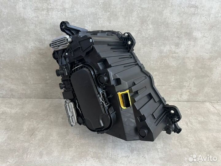 Фара головного света левая Volvo Fm5 Fmx