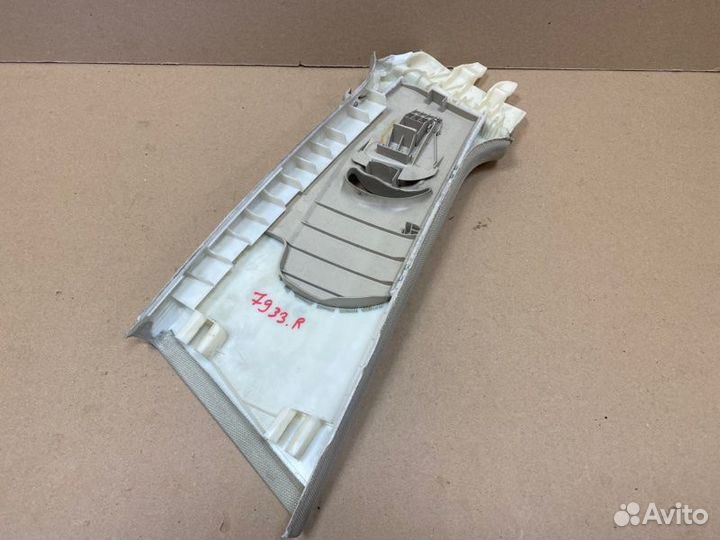 Обшивка средней стойки правая Audi A4 Allroad B8