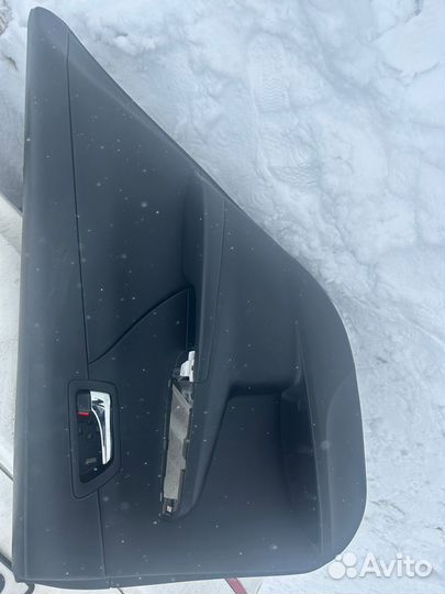 Обшивка двери камри 50
