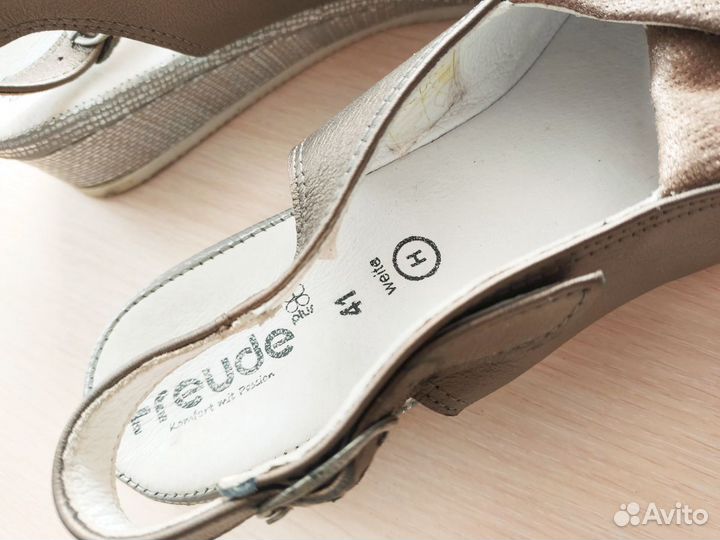 Босоножки женские